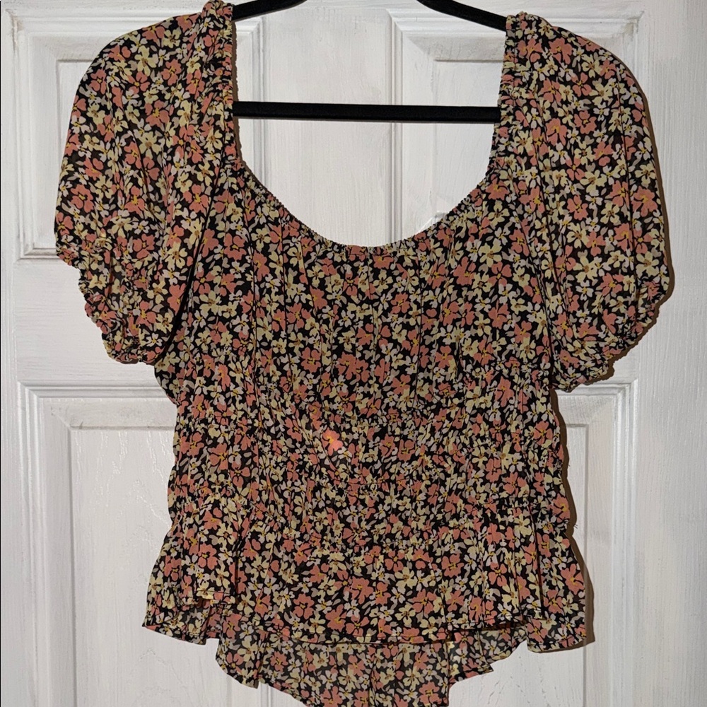 Forever 21 Plus Size Floral Puff Sleeve Top - Picture 5 of 7